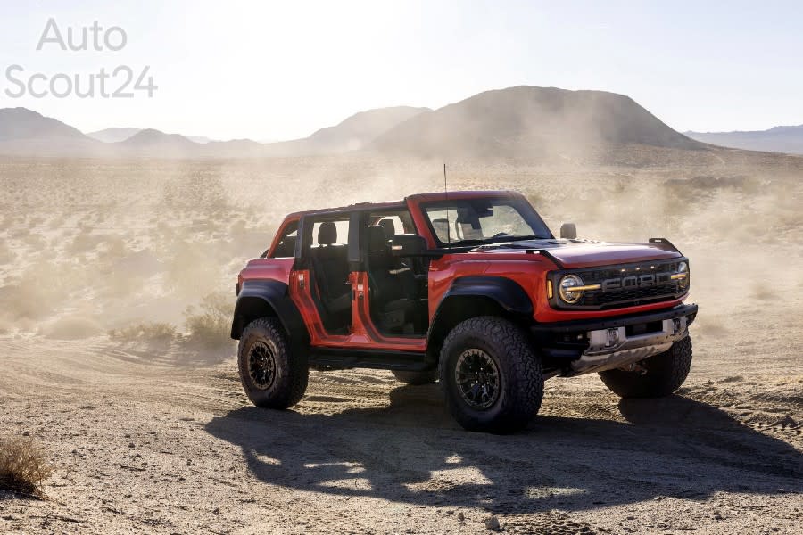 2022-Ford-Bronco-Raptor_01-Copy(1).jpg
