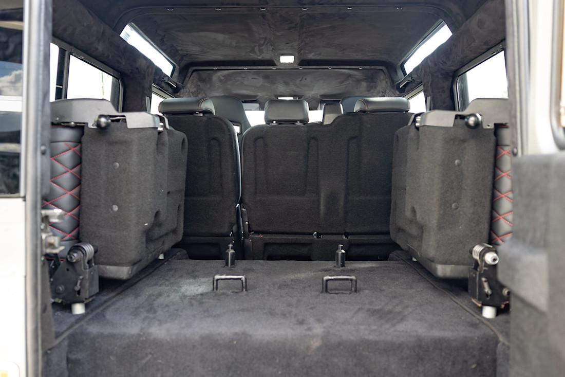 Land-Rover-Defender-Project-Ghost-restomod-electrico (9).jpg