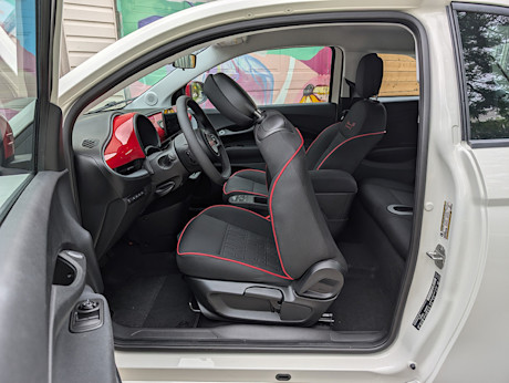 Editorial 2024 fiat 500e red td sbe 240830 18