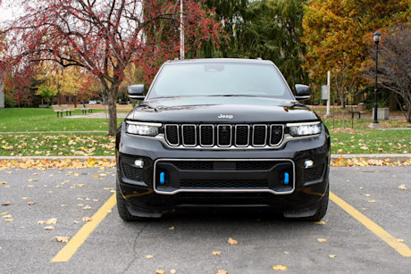 Jeep Grand Cherokee 4xe vs Mazda CX-90 PHEV 2024 : match comparatif Image