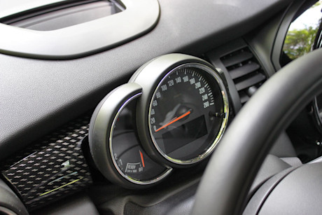 Editorial 2015 mini cooper s 5 door dh 19