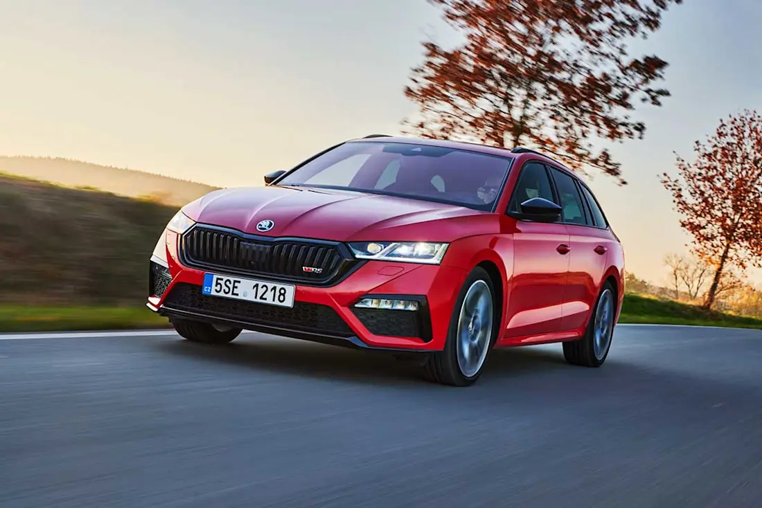 AS24 Skoda rijdend voor AS24 Skoda rijdend voor