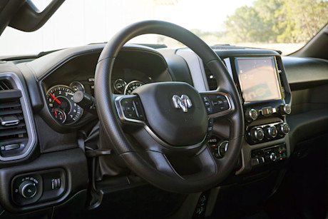 Editorial 2025 ram 1500 tradesman 240222 04 di