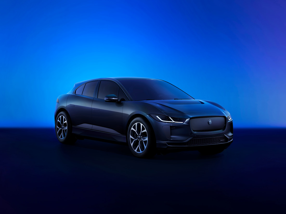 Jag_I-PACE_24MY_Exterior_Front_3Qr_HSE_027_110123