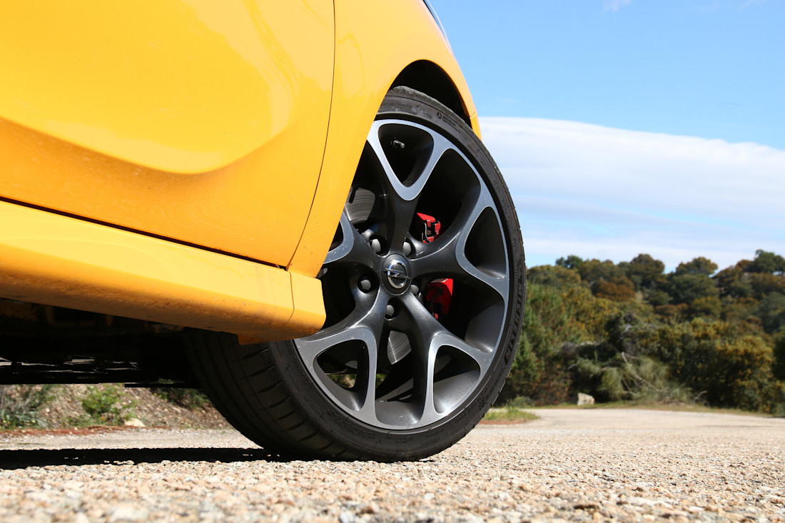 Opel Corsa GSi (32).JPG