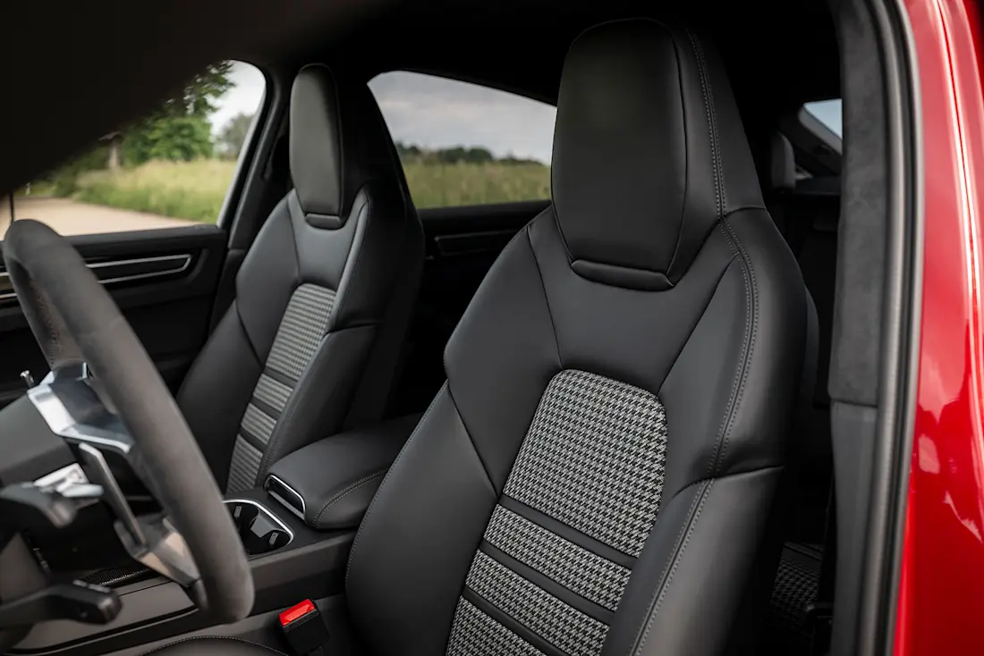Porsche-Cayenne-GTS-Coupe-2020-Seats