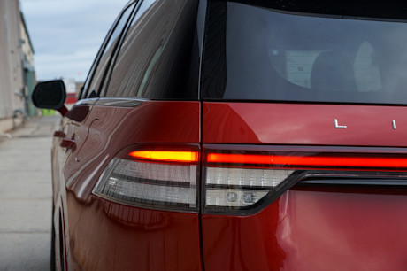 Editorial 2025 lincoln aviator reserve td jv 250127 21