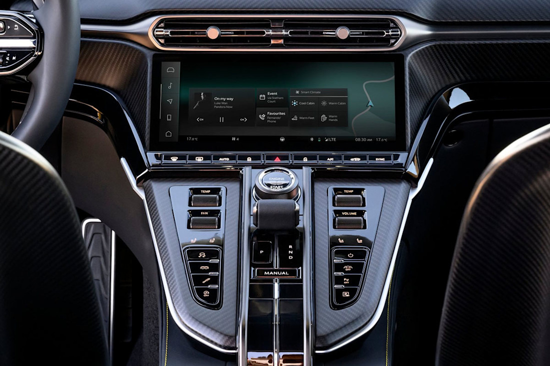 Aston_Martin-Vantage-2025-pantalla.jpg