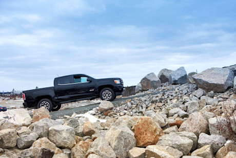 Editorial 2017 gmc canyon diesel 4wd crew cab short bed 19 ew