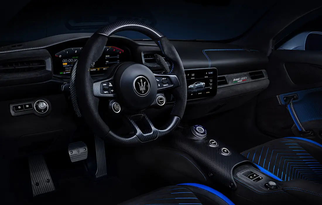 MaseratiMC20  - interni + cambio