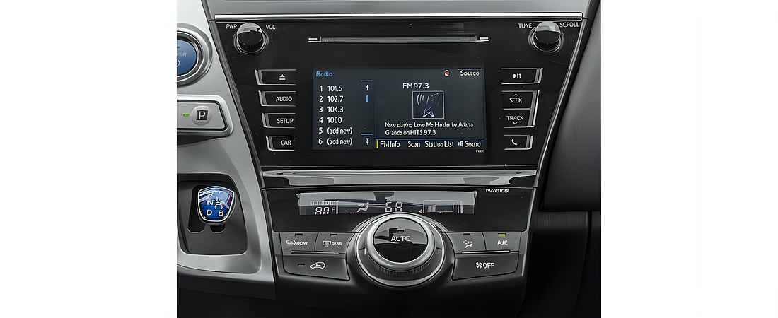 Toyota Prius v 2015 9