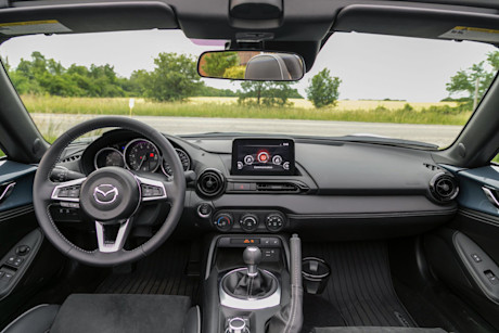 Editorial 2021 mazda mx 5 gs p 04 jw