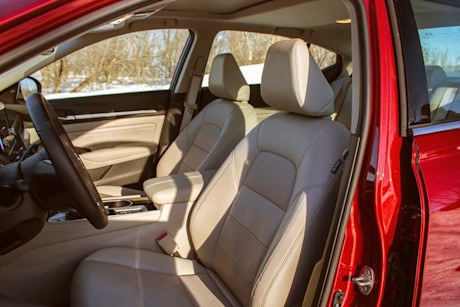 Nissan Altima 2020 contre Subaru Legacy 2020 : match comparatif Body Image