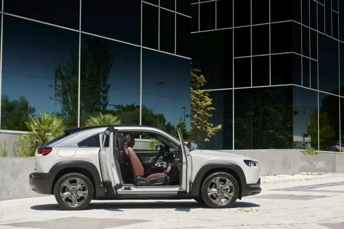 mazda-mx-30 (37) mazda-mx-30 (37)