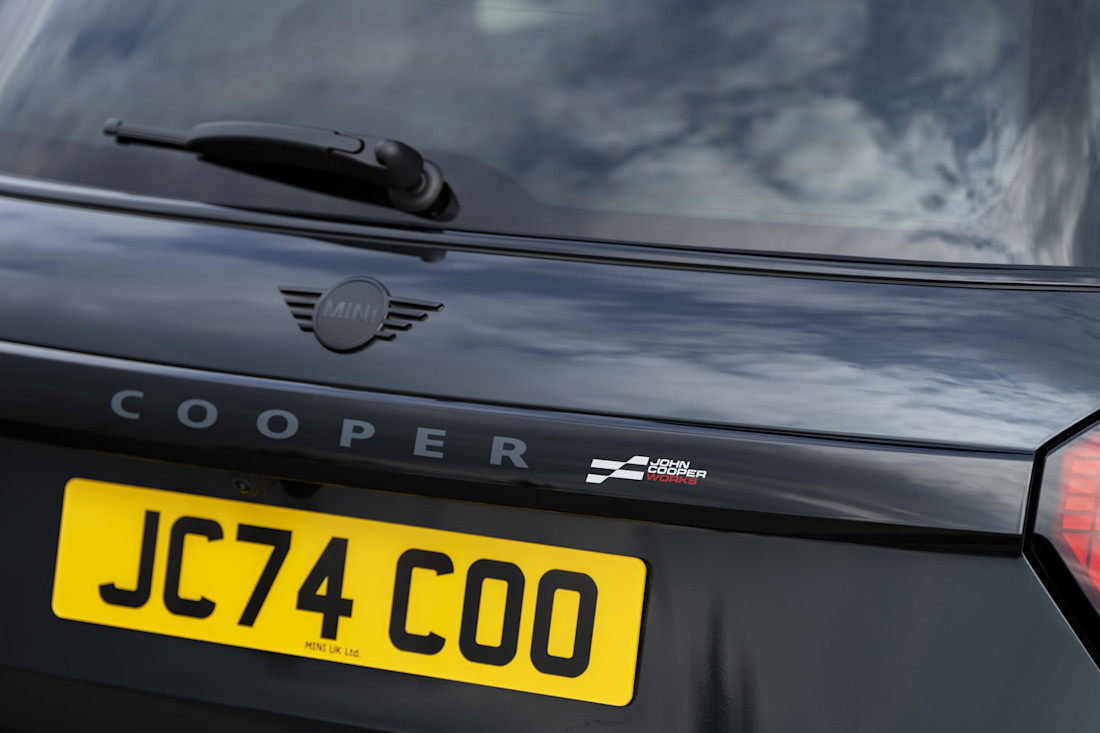 met-de-nieuwe-mini-john-cooper-works-2025-rijd-je-de-elektrische-versie-uit-je-binnenspiegel-2024-05.jpg