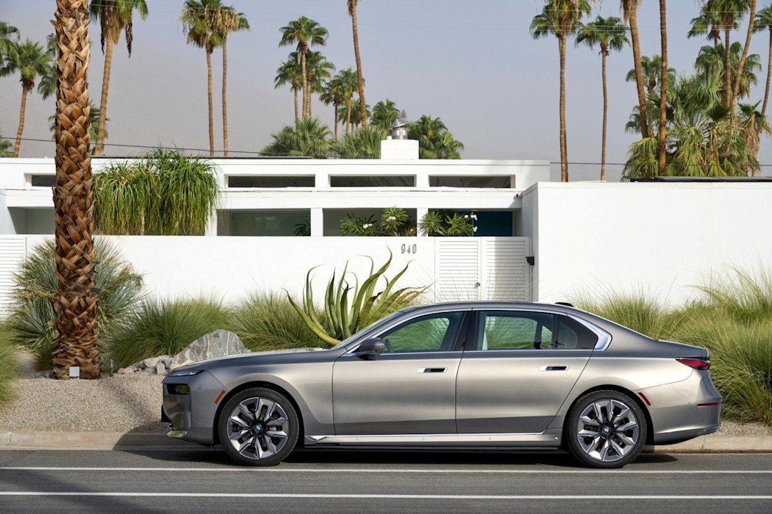 bmw-i7-xdriv-2023-2.jpg