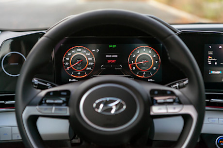 Hyundai Elantra 2021 : premier essai Body Image