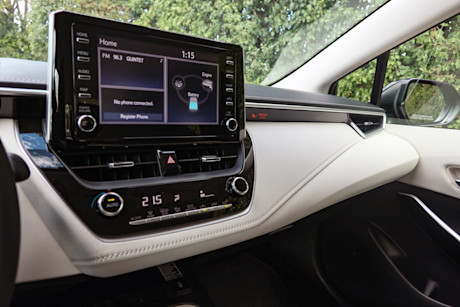 Editorial 2021 toyota corolla hybrid w premium package 20 jm