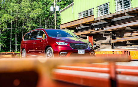 Editorial 2021 chrysler pacifica hybrid pinnacle 09 bm