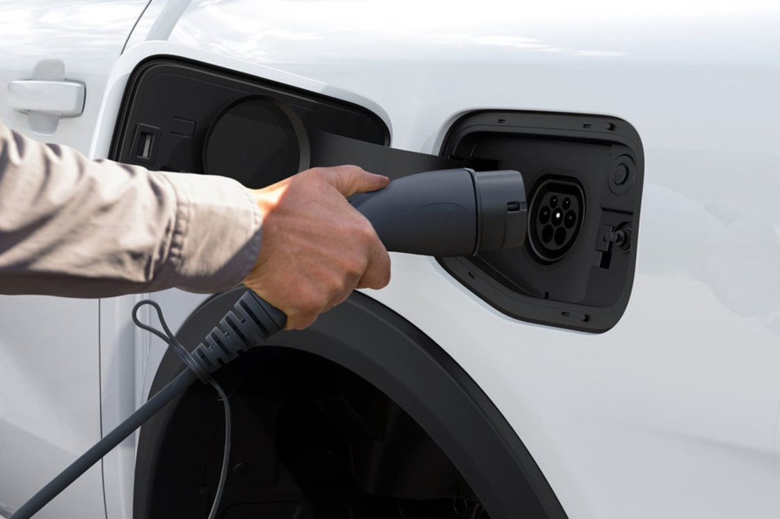 Ford-Ranger_Plug-in_Hybrid-2025-1600-0b.jpg