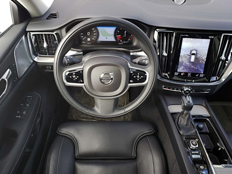Editorial 2019 volvo v60 inscription 16 sw