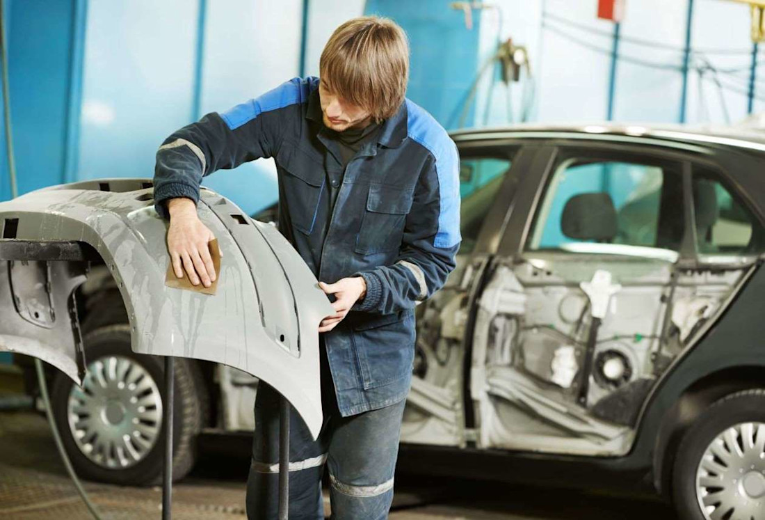 Stoßstange ausbeulen - Kosten sparen durch eine eigene Reparatur