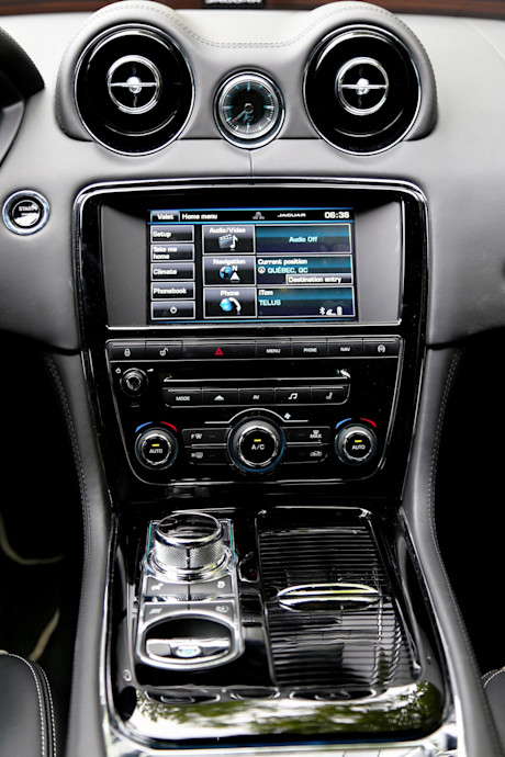 Editorial 2015 jaguar xj lwb awd portfolio ts 24