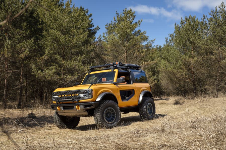 Bronco_2dr_features_01 (1).jpg