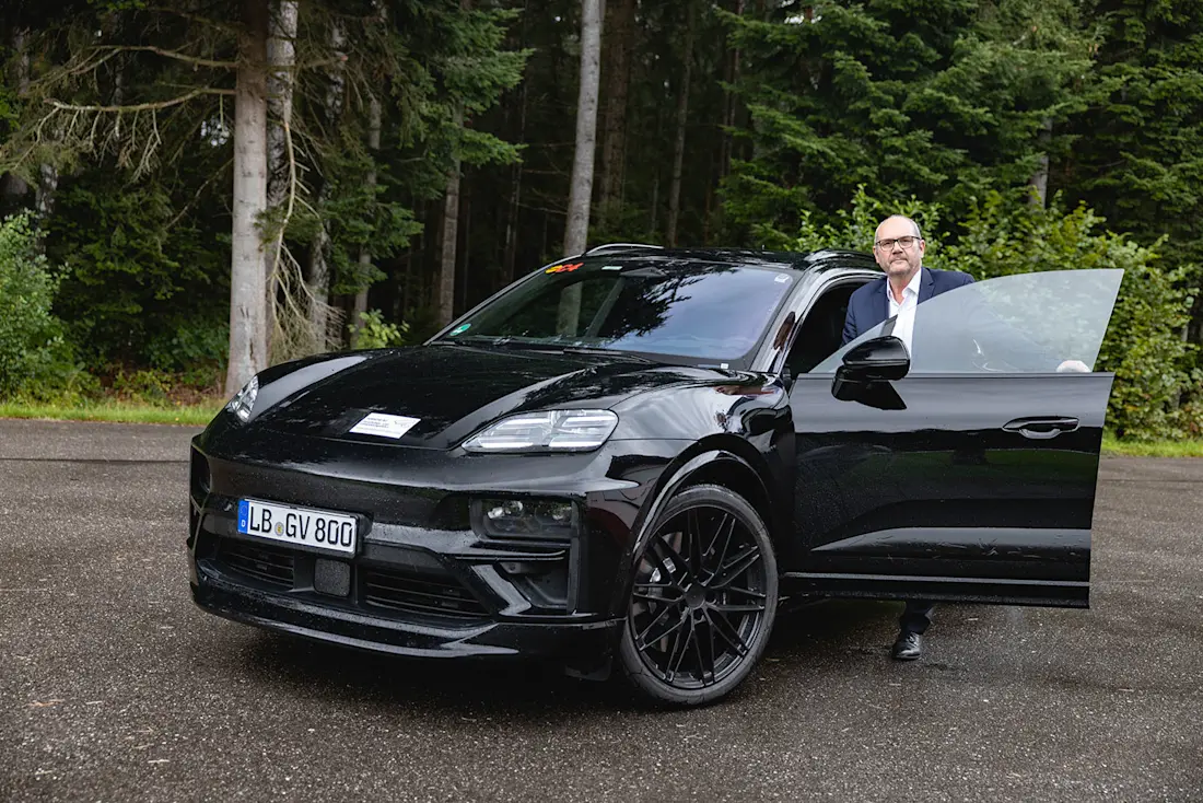 Der Porsche Macan electric wird voraussichtlich 2024 bei den Händlern stehen und parallel zum bisherigen Verbrenner angeboten. Fahrdynamisch wird er seine Vorfahren nicht enttäuschen.