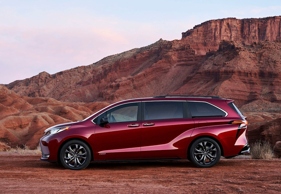toyota-sienna-side