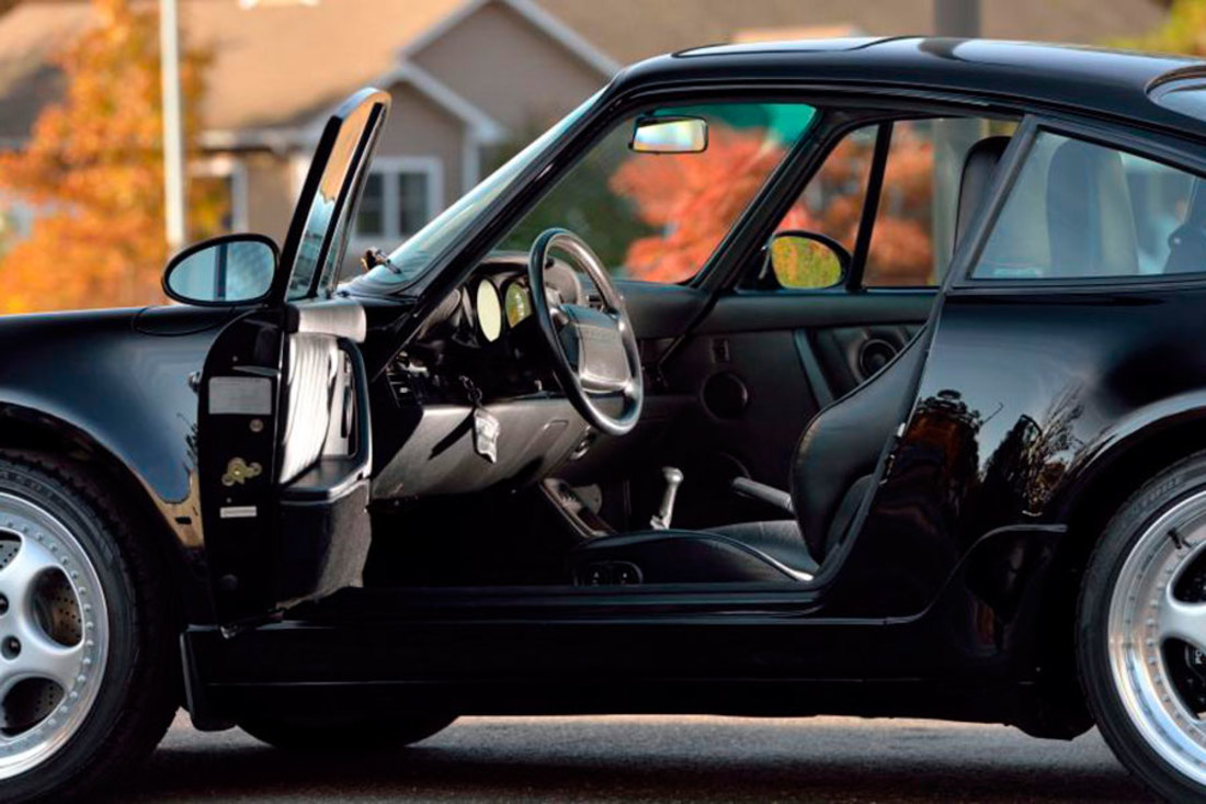 FL22_Mecum-Kissimmee-2022_1994-Porsche-911-Turbo_Interior3.jpg