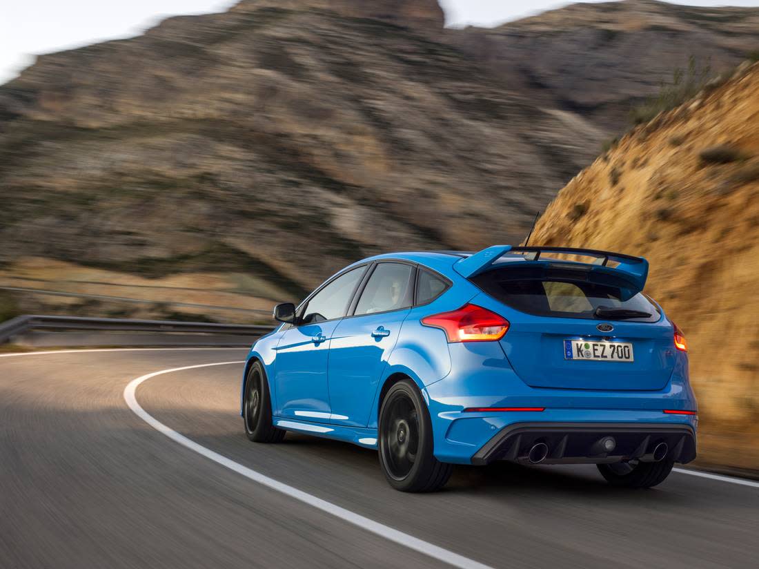 HSESrD8cgAp9XIo7icMJQ-01a6cb2e139bb4595bb6e38f7792a61c-Ford_Focus_RS_Back-1100