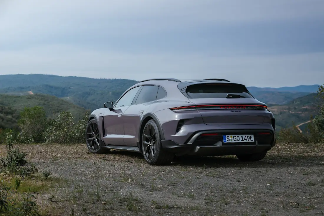 porsche taycan turbo s cross turismo 47