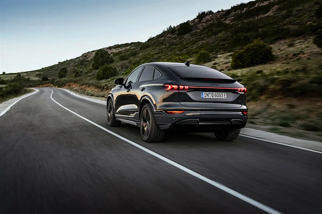 Während Mercedes und BMW zunächst auf klassische SUVs setzen, ist der Audi Q6 e-tron bereits als schnittiges Sportback-Coupé erhältlich.  Während Mercedes und BMW zunächst auf klassische SUVs setzen, ist der Audi Q6 e-tron bereits als schnittiges Sportback-Coupé erhältlich.
