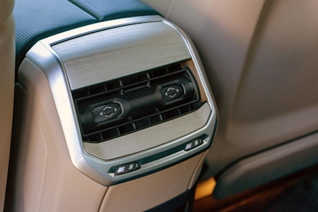 Editorial 2024 bmw i7 m70 fd 231001 16 kd
