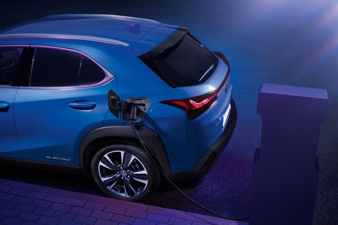 lexus-ux-300e- (8).jpg