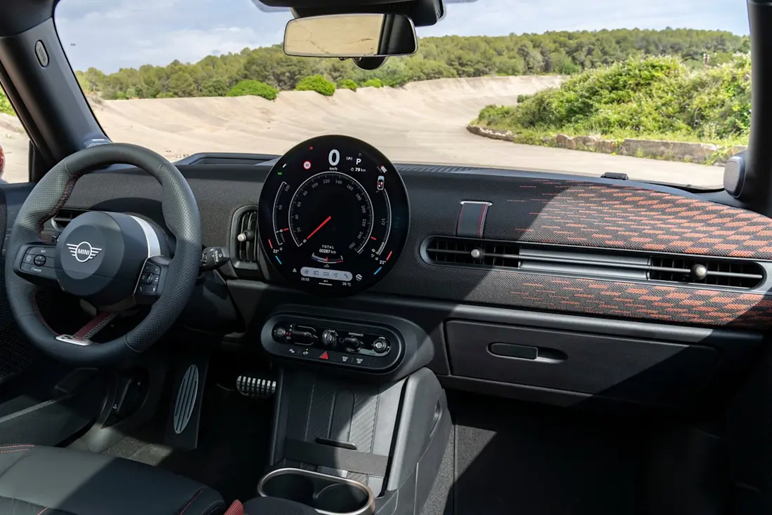mini-cooper-s-jcw-cockpit