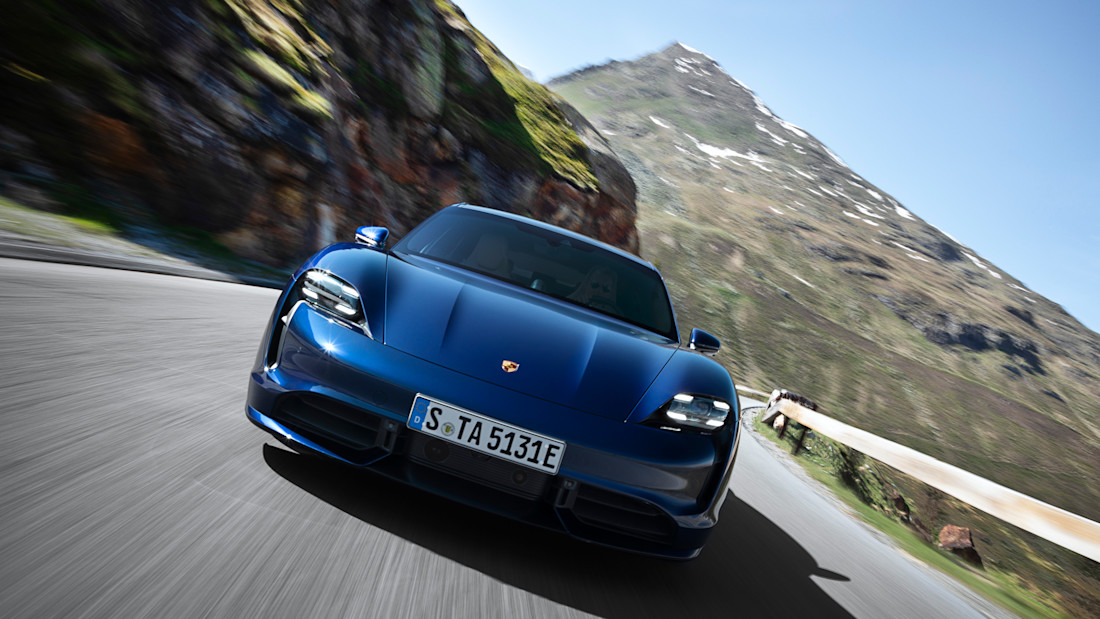 Porsche Taycan Turbo (4).jpg