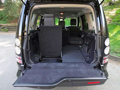 Editorial 2015 land rover lr4 hse luxury sh 42