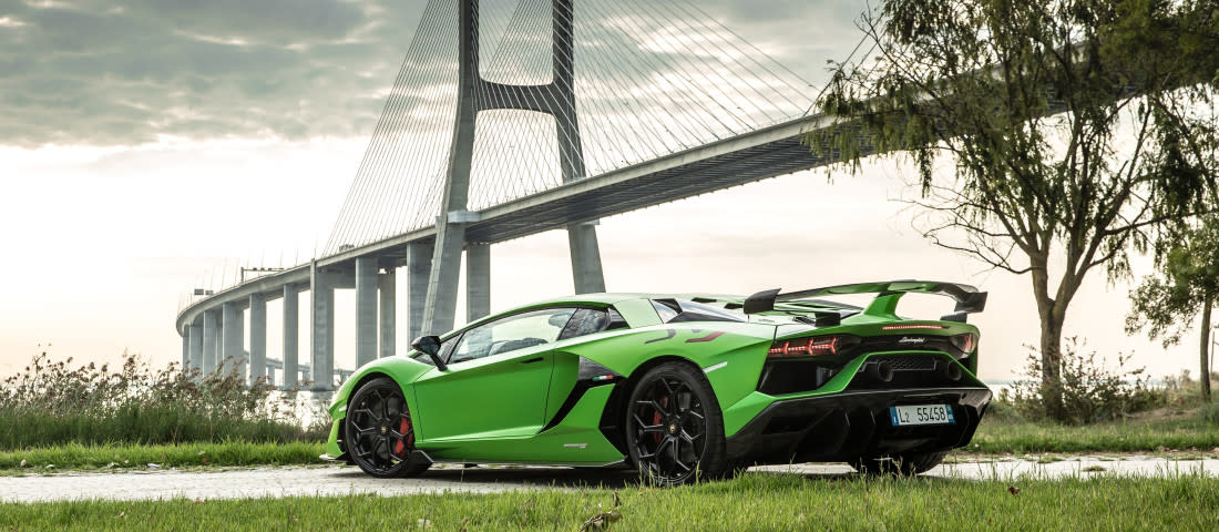 lamborghini-aventador-svj-side-1100