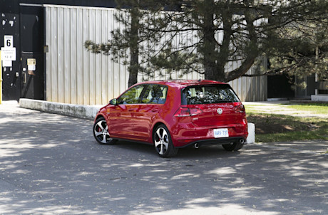 Editorial 2015 volkswagen gti 5 door performance package jw 07