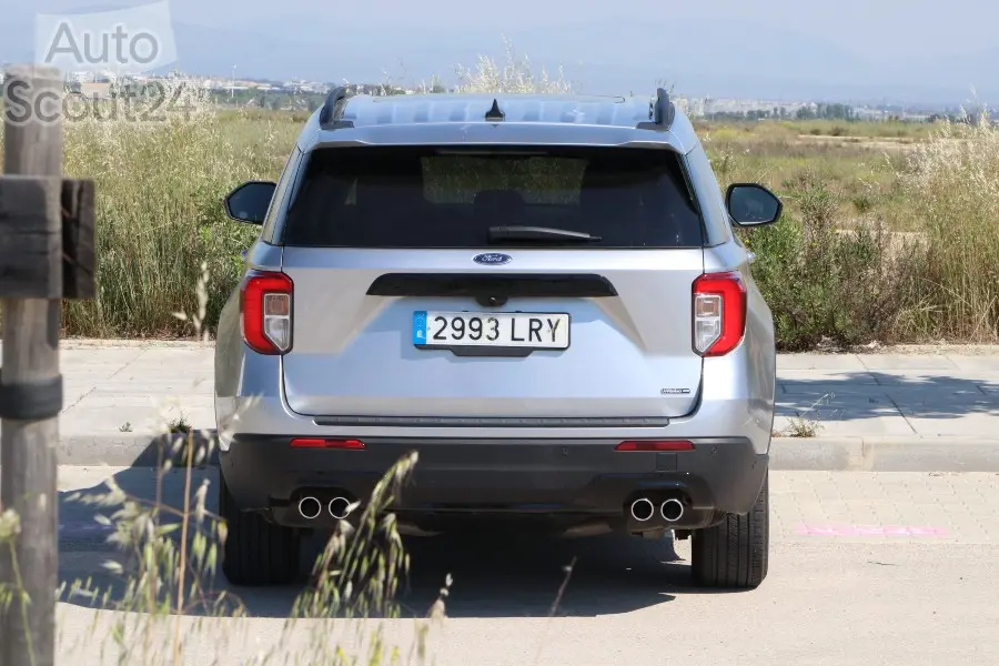 ford-explorer.phev.22.44