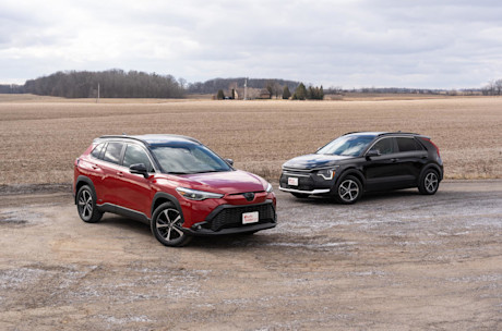 Editorial 2024 kia niro vs 2024 toyota corolla cross hybrid 240408 04 jw