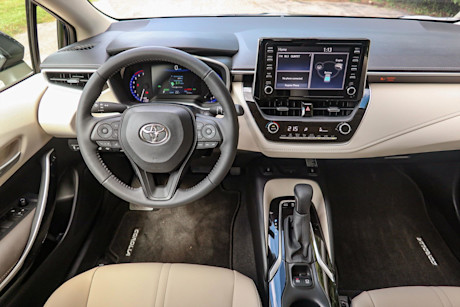 Editorial 2021 toyota corolla hybrid w premium package 16 jm