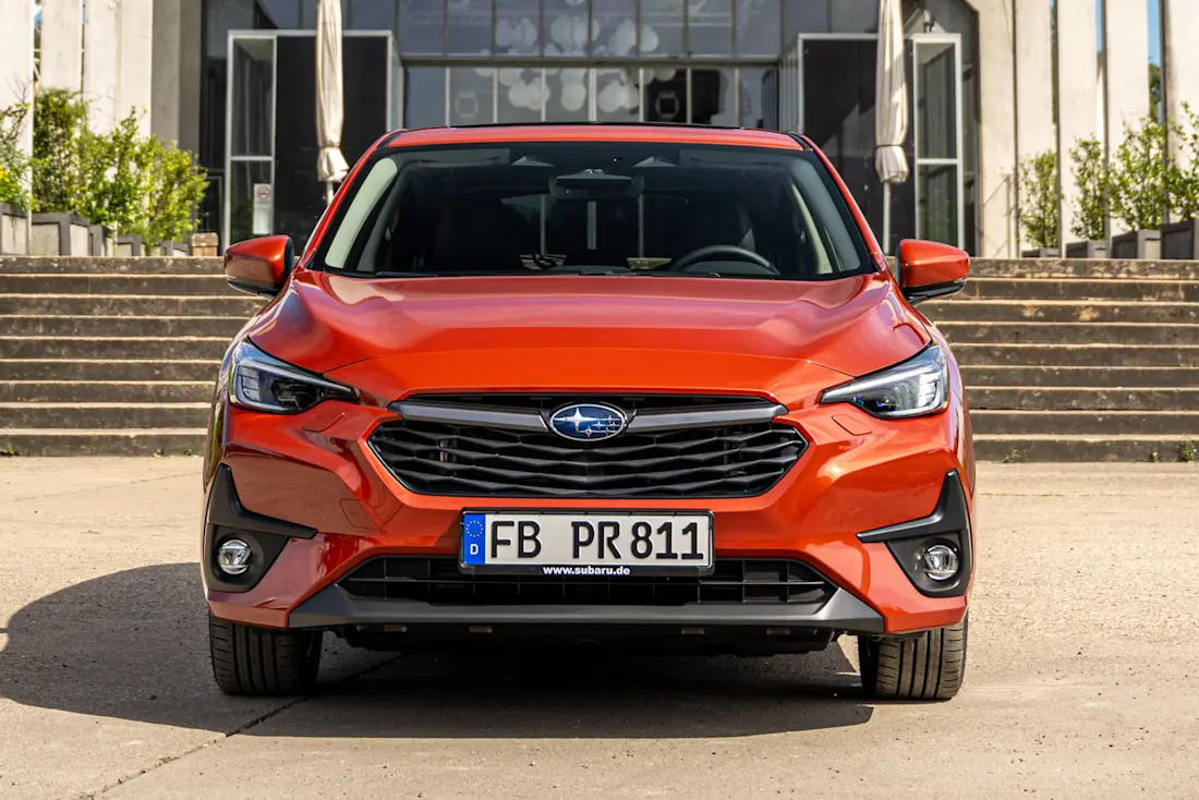 Die sechste Impreza-Generation wurde insgesamt noch schärfer gezeichnet. LED-Scheinwerfer mit Kurvenlicht sind Serie.  Die sechste Impreza-Generation wurde insgesamt noch schärfer gezeichnet. LED-Scheinwerfer mit Kurvenlicht sind Serie.