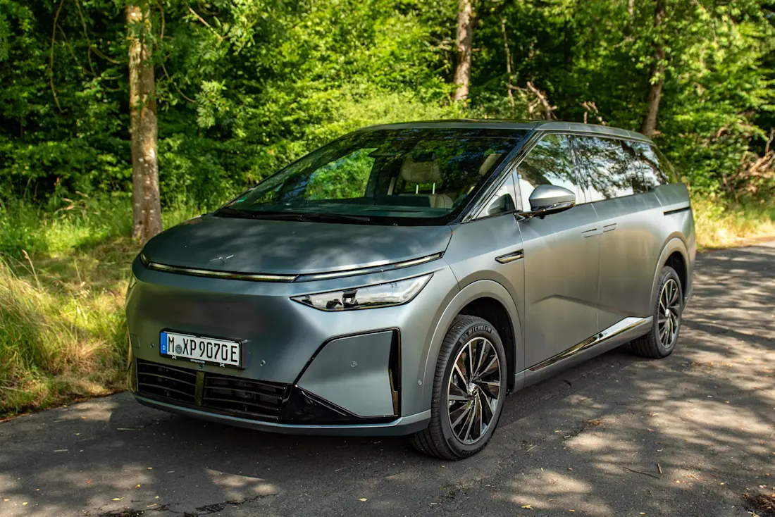 xpeng-x9-front
