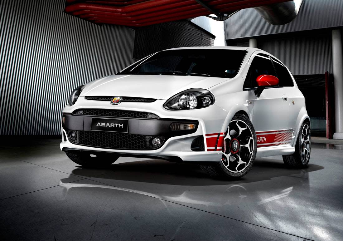 oIlf0u3jiTwqBYUn1b348-0df67925a857611ade0a444cd5e96c17-abarth-punto-evo-front-1100