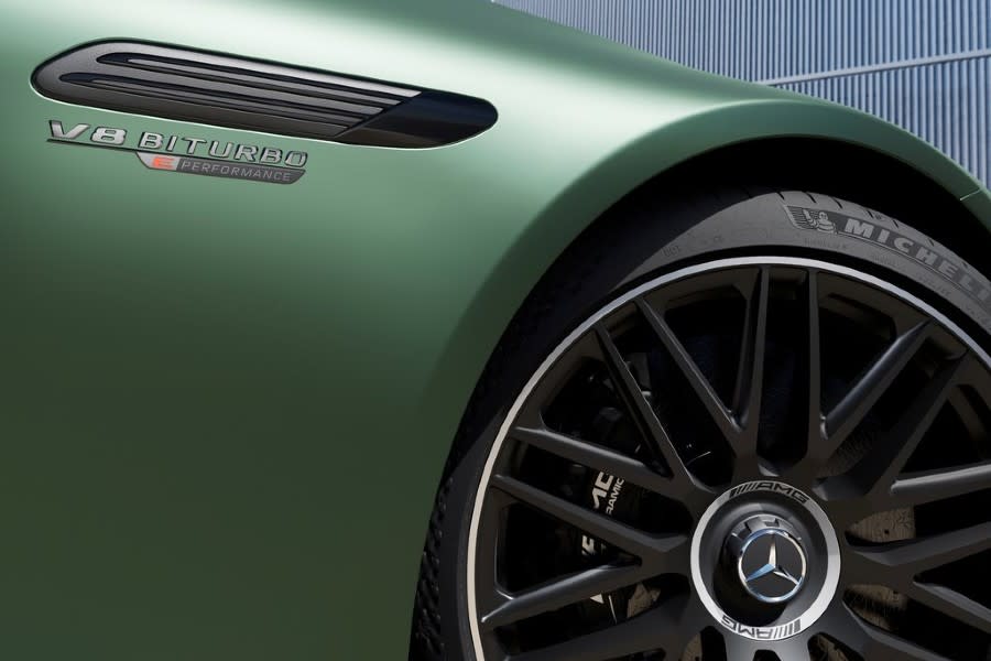 Mercedes-Benz-SL63_S_AMG_E_Performance-2024-1024-11.jpg