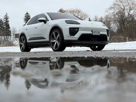 Editorial 2025 porsche macan electric
