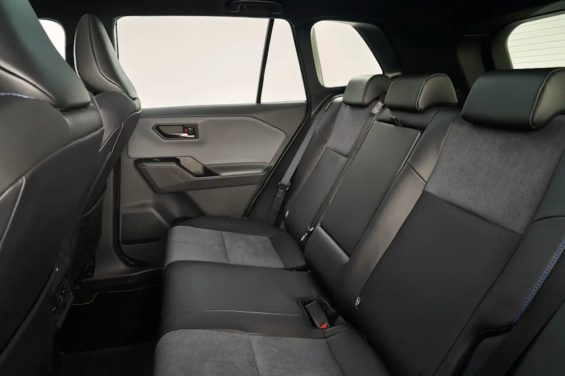 2026-all-newrav4-interior-010